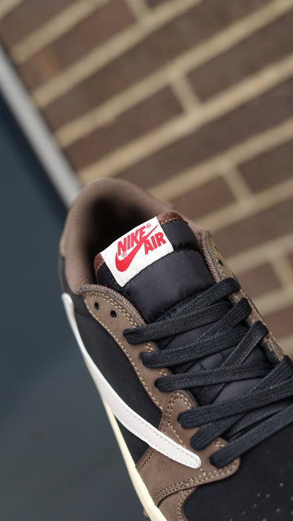 Jordan low travis cafe con negro