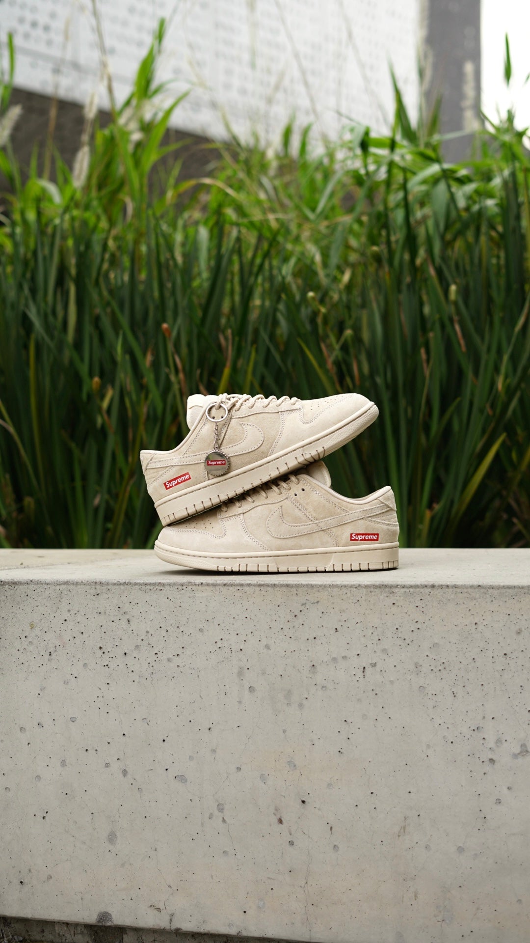 Nike sb supreme beige