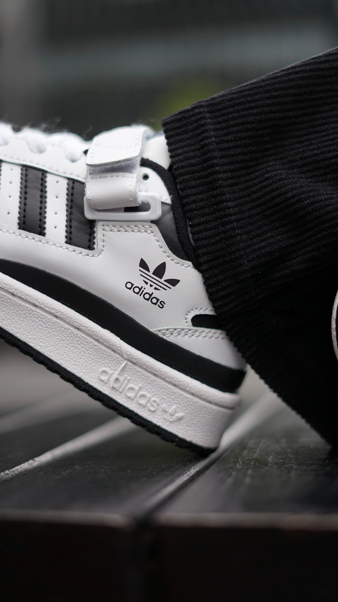 Forum Low Blanco - Negro