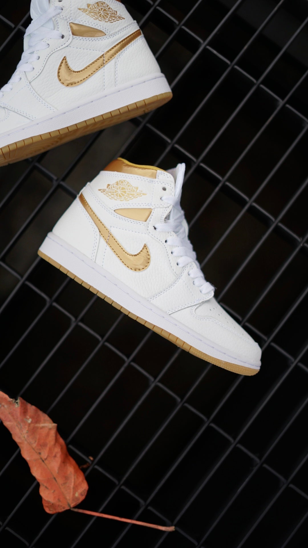 Air Jordan Retro 1 High Blanco-Dorado