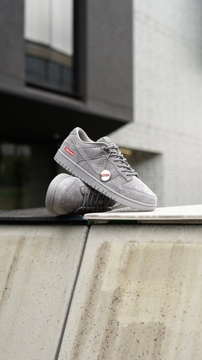 Nike sb dunk low supreme gris