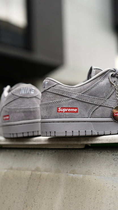 Nike sb dunk low supreme gris