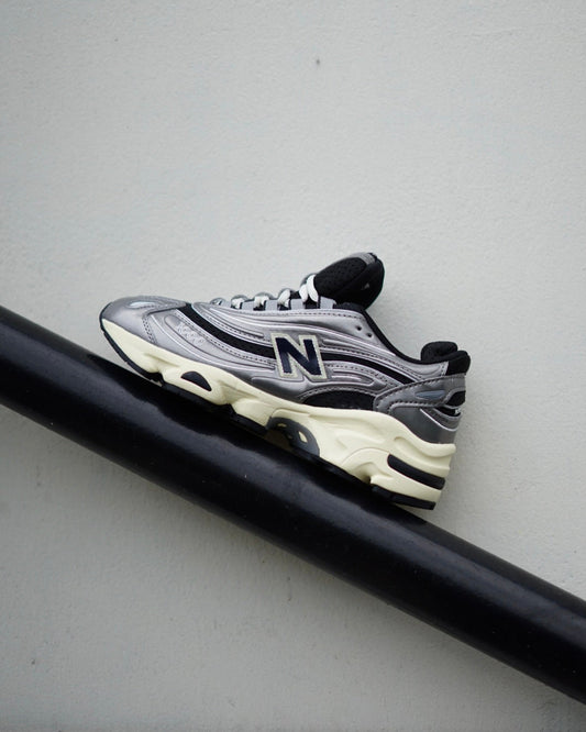 New Balance 1000 Plateado Metalizado
