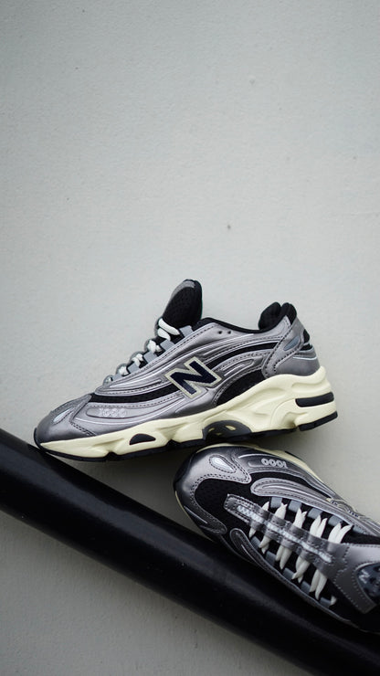 New Balance 1000 Plateado Metalizado