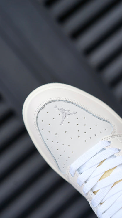 Jordan R1 beige
