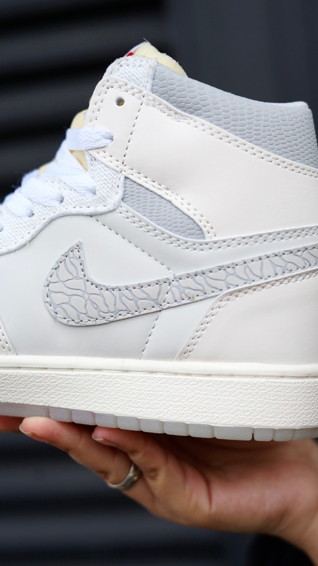 Jordan R1 beige