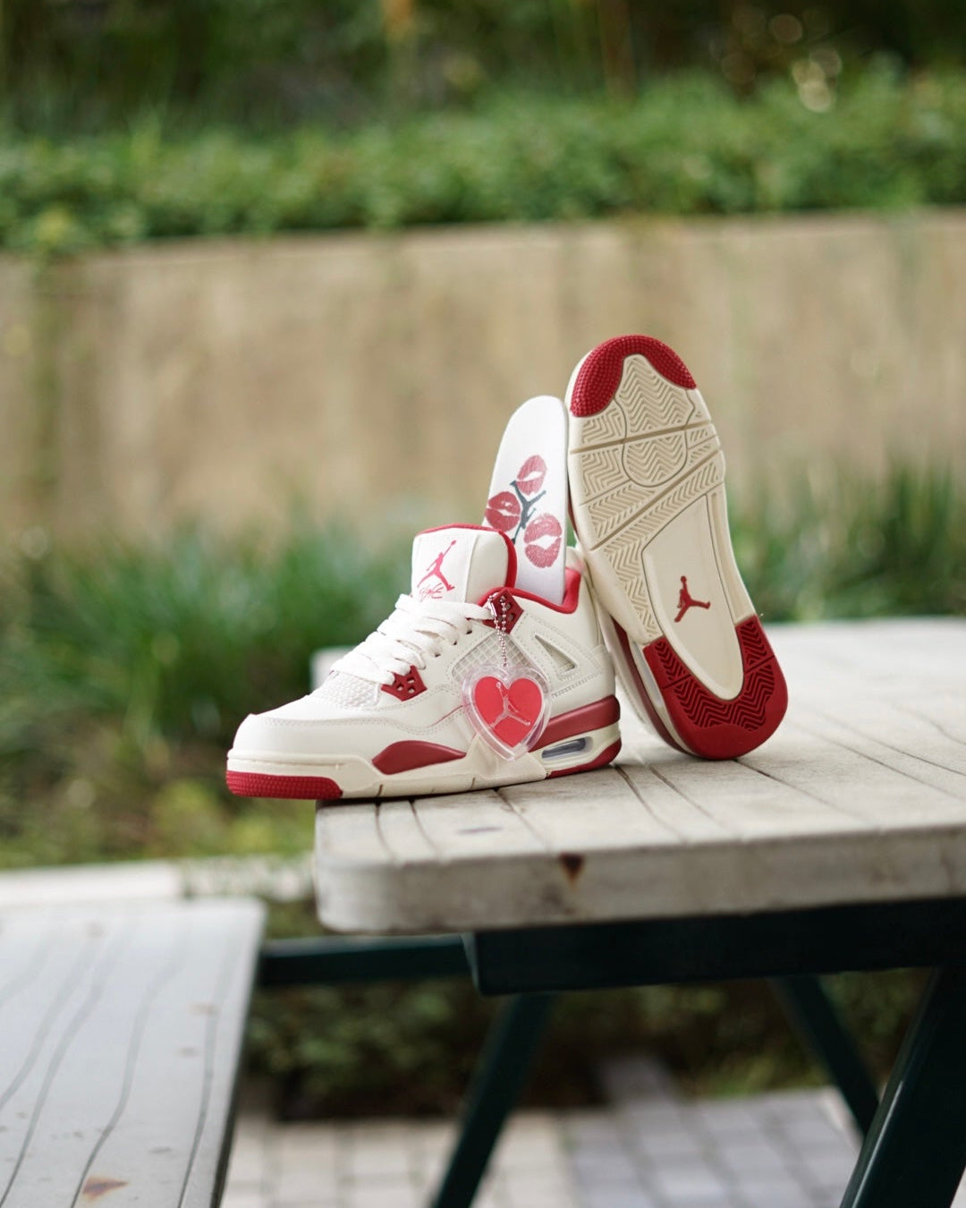 Air jordan 4 Retro Valentines Day