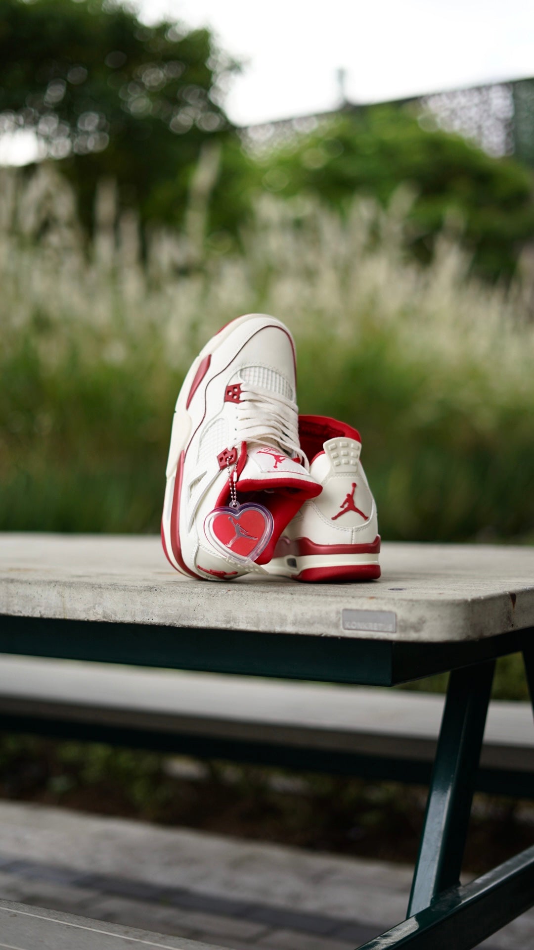 Air jordan 4 Retro Valentines Day