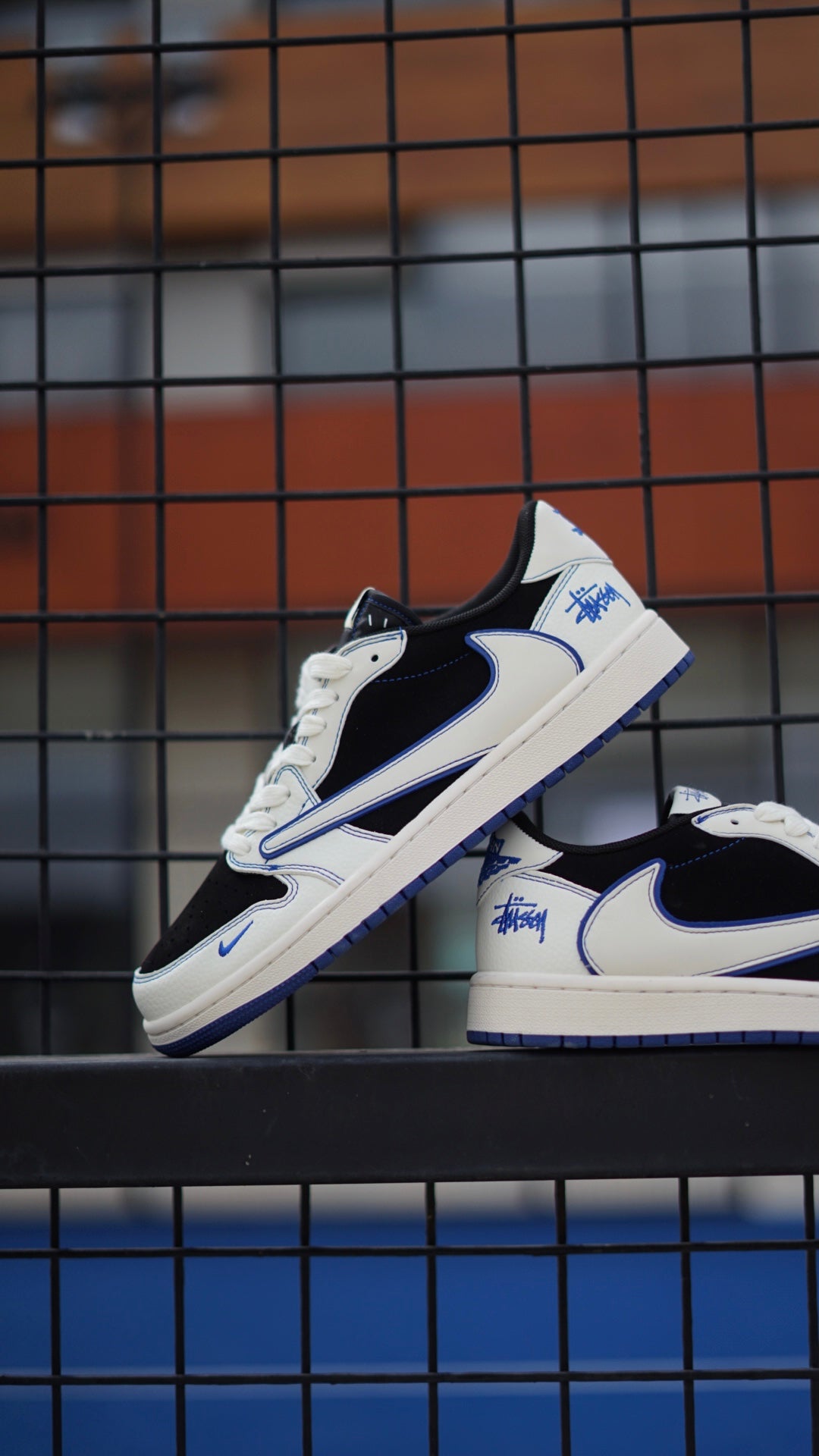 Air Jordan Retro  1 Low Travis Scott