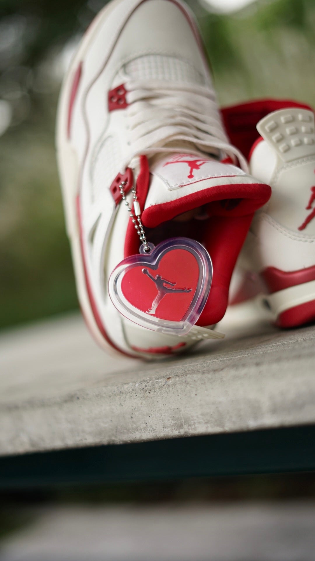 Air jordan 4 Retro Valentines Day