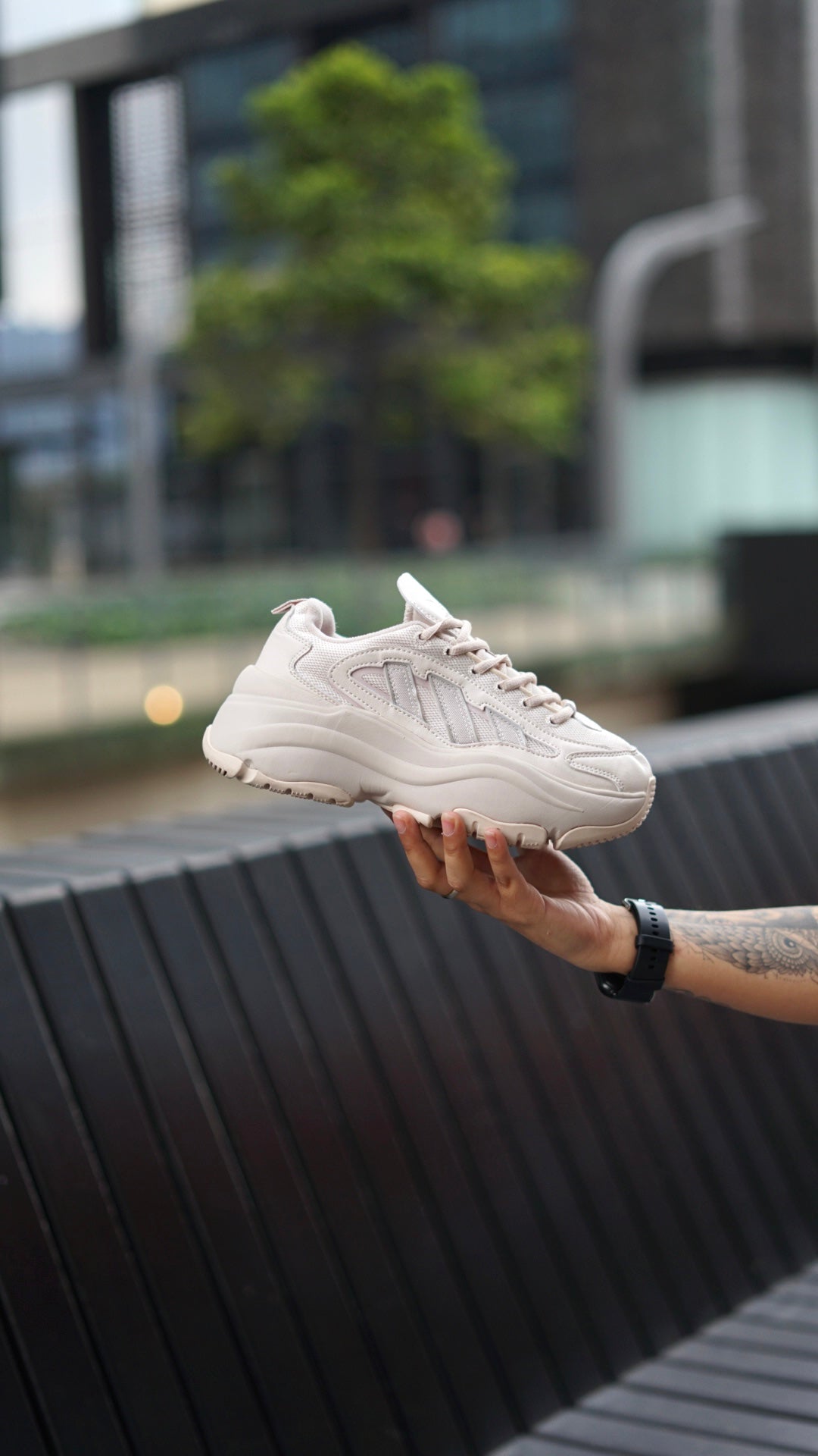 Adidas ozgaia beige