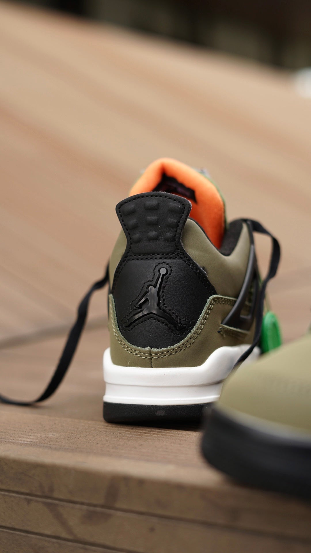 Jordan Retro 4 SE craft medium olive