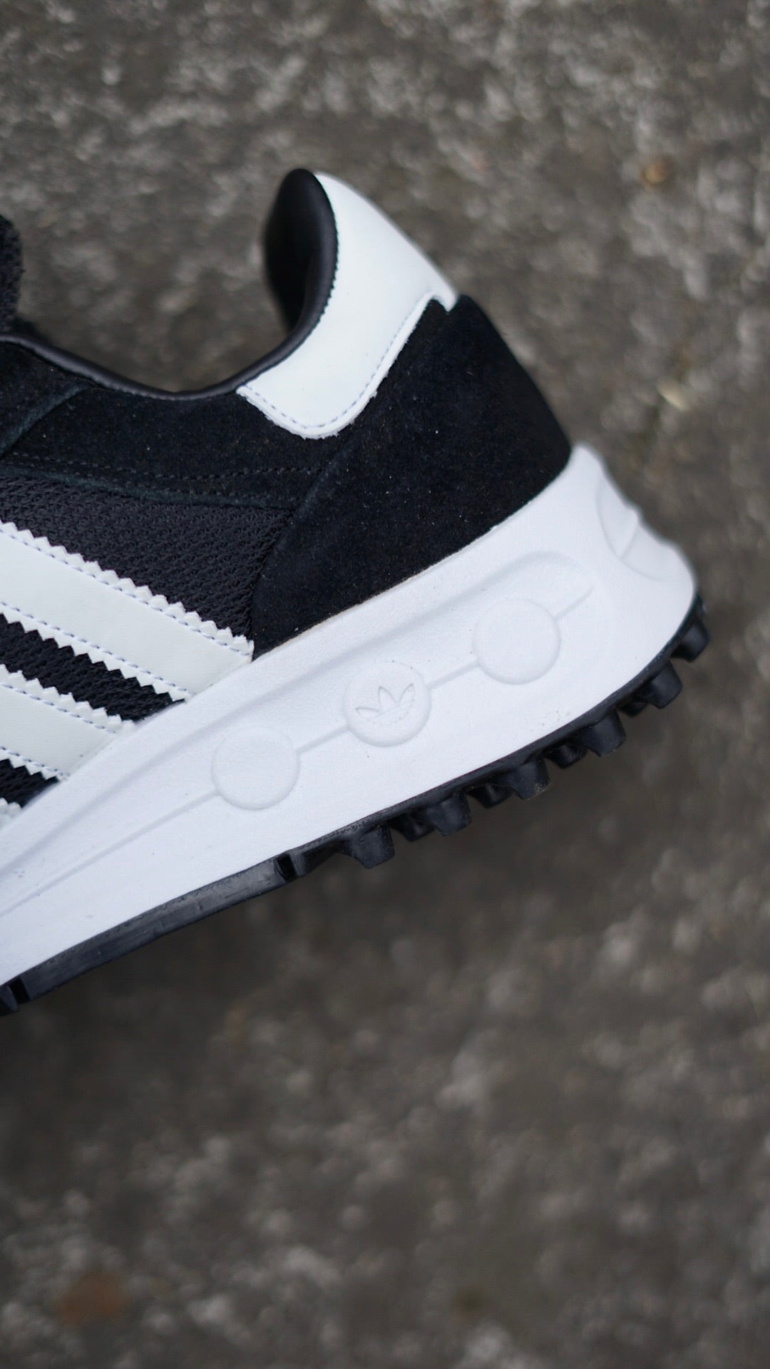 Adidas marathon tech negra