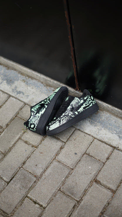 Nike air force 1 foamposite piel de serpiente