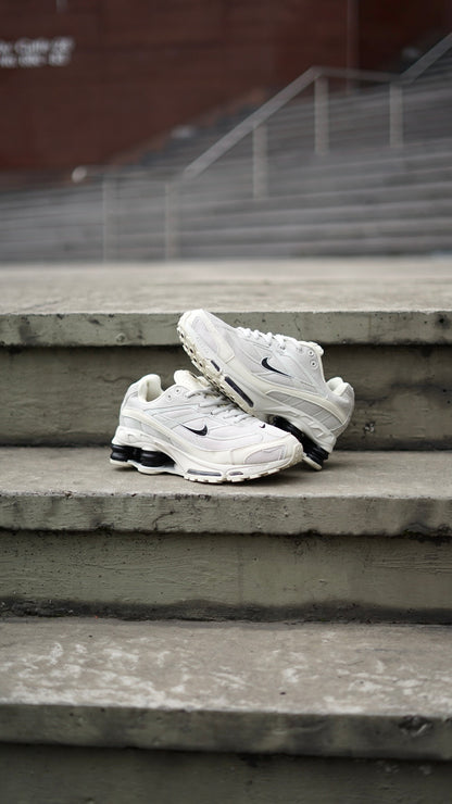 Nike shox supreme beige