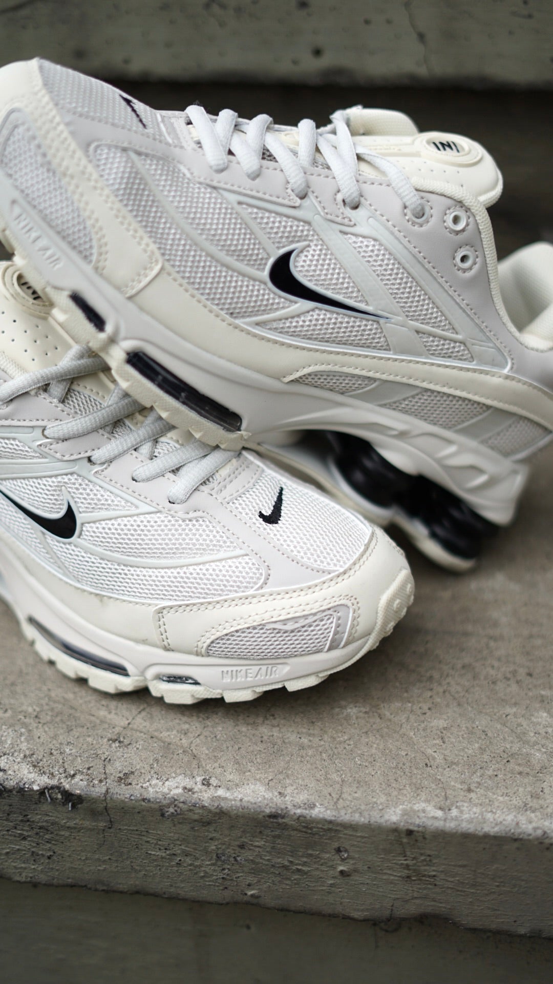 Nike shox supreme beige