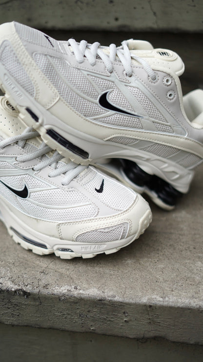 Nike shox supreme beige