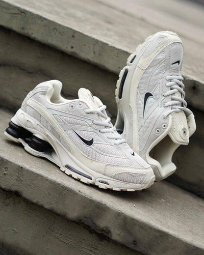 Nike shox supreme beige