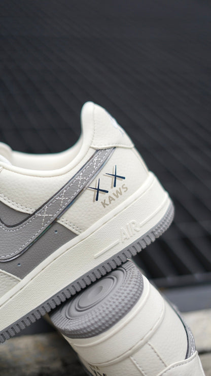 Nike air force 1 kaws gris