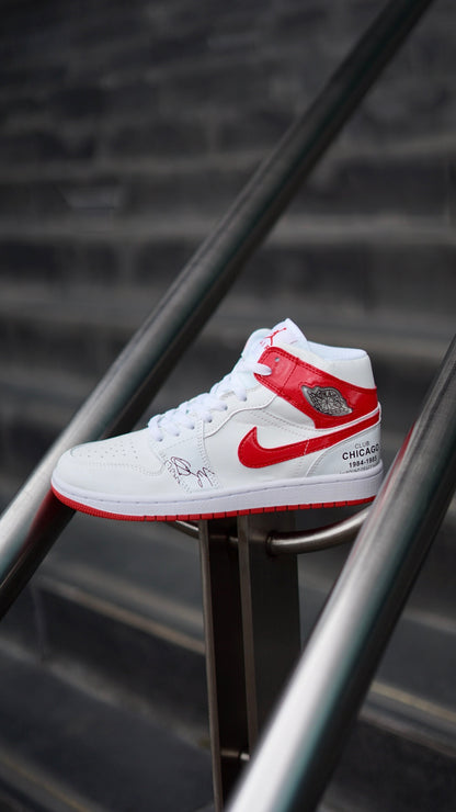 Air Jordan Retro 1 Mid Chicago