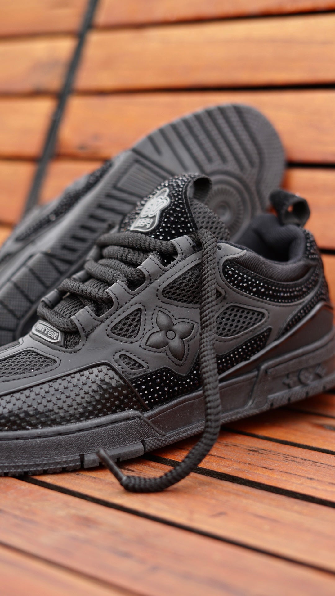Louis vuitton negra diamantada