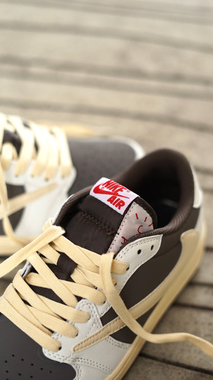 Jordan R1 low travis scott reverse mocha