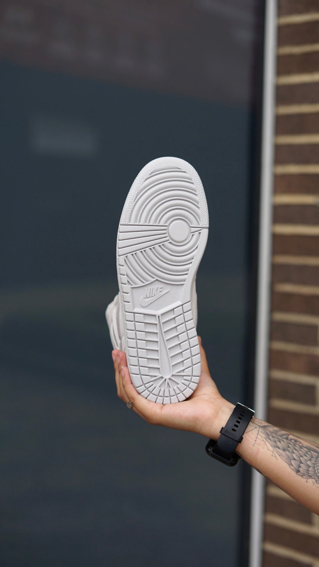 Jordan R1 gris