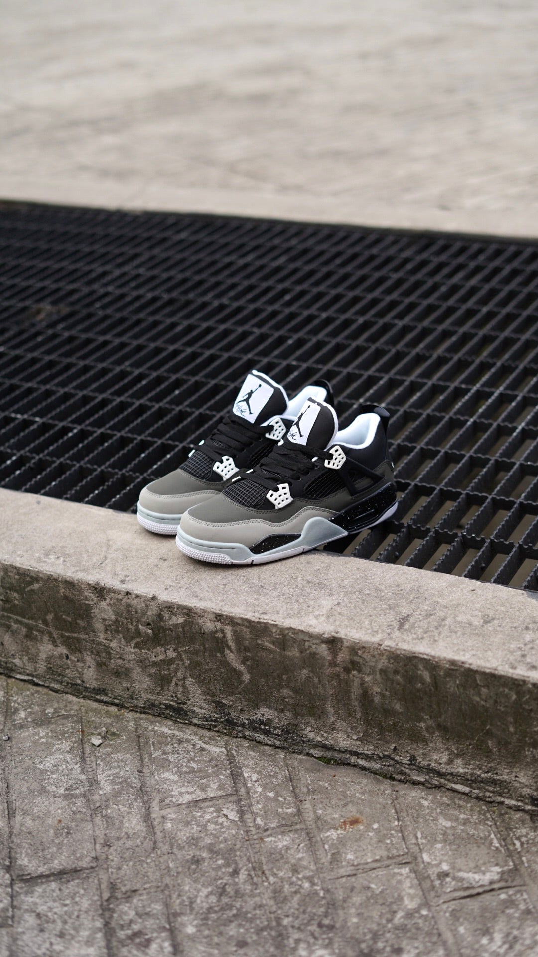 Jordan R4 oreo gris