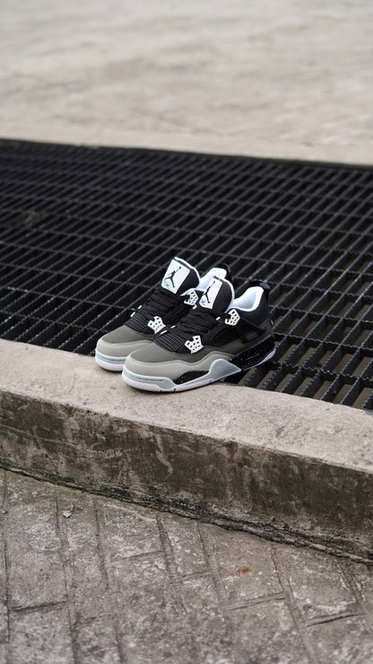 Jordan R4 oreo gris