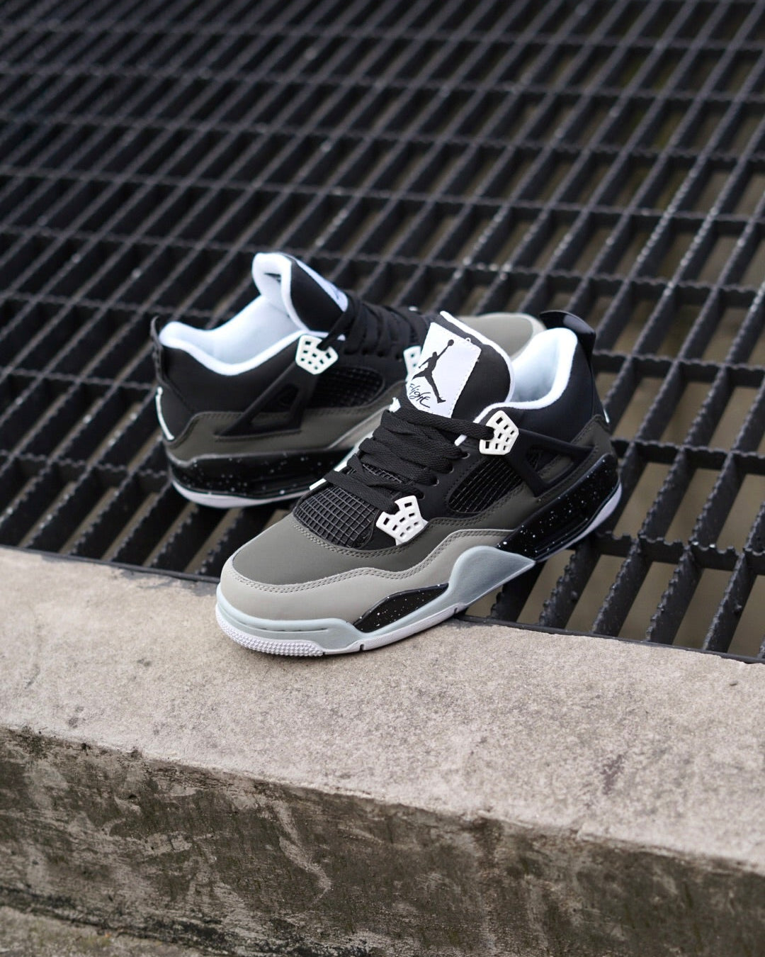 Jordan R4 oreo gris