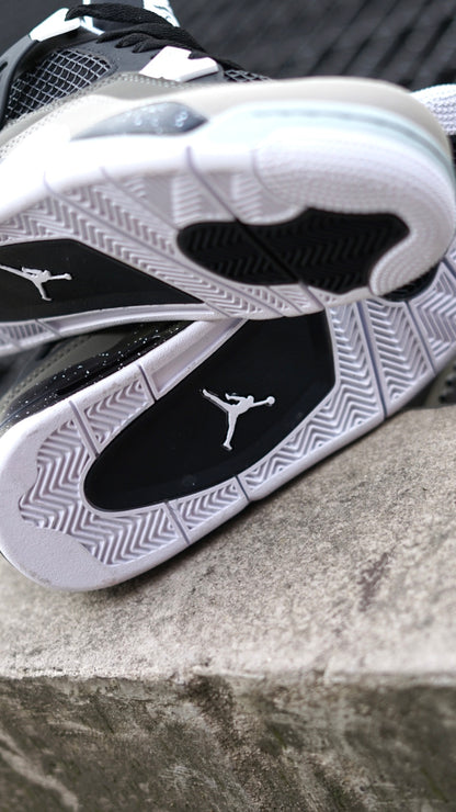 Jordan R4 oreo gris