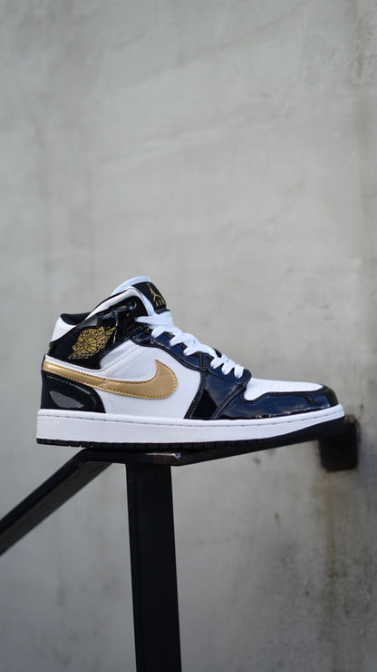 Air Jordan Retro 1 Mid SE Patent Negro-Dorado