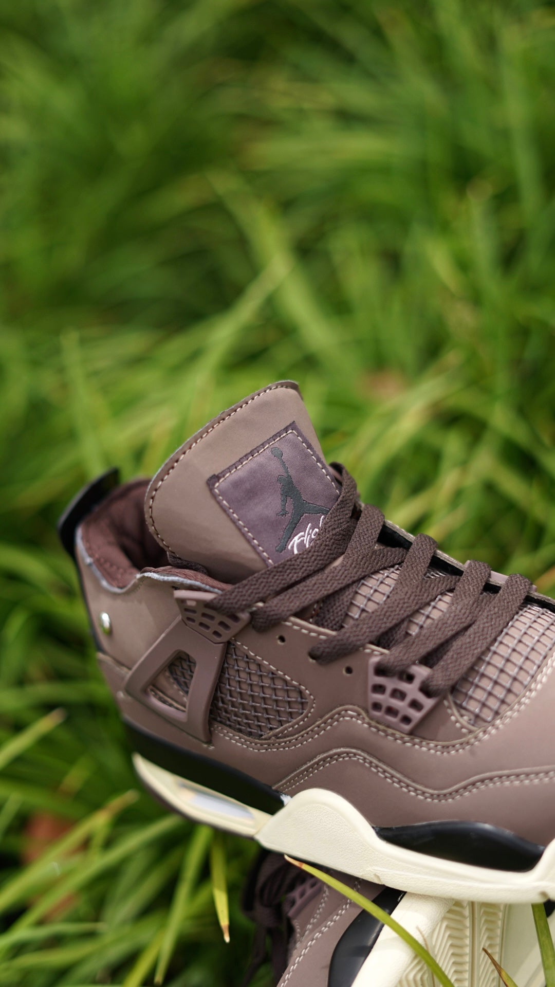 Jordan R4 A Ma maniere cafe