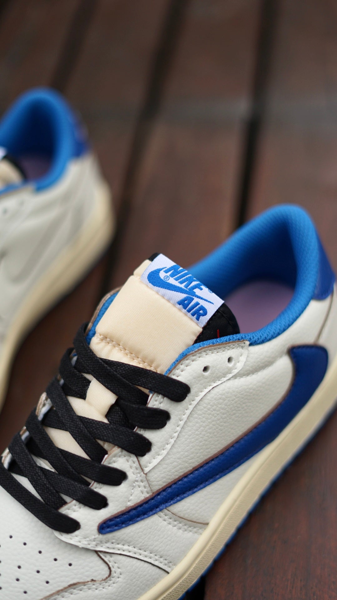 Jordan R1 low travis scott blanco con azul