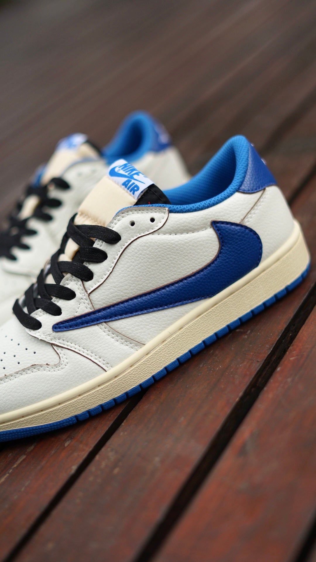 Jordan R1 low travis scott blanco con azul