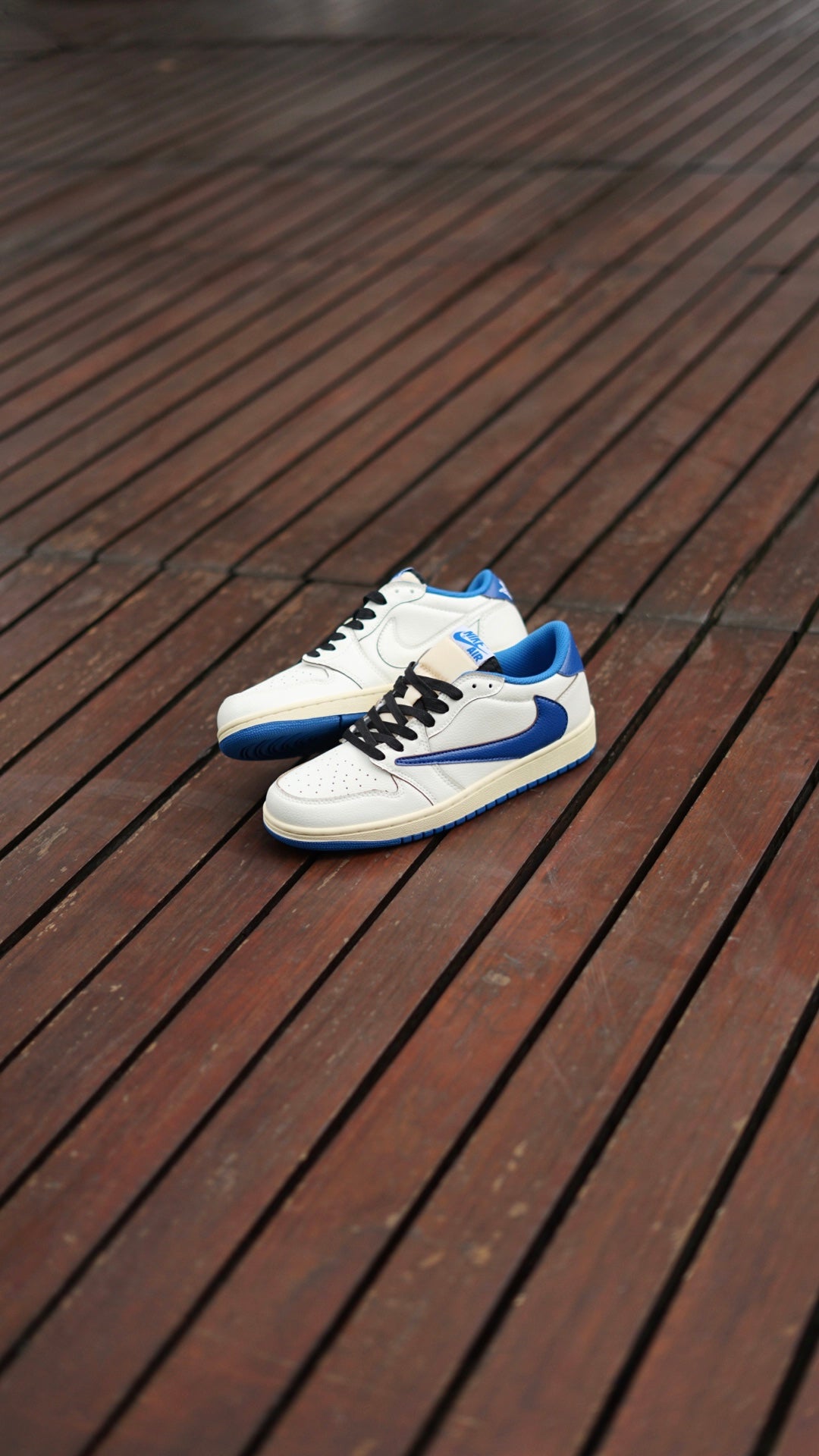 Jordan R1 low travis scott blanco con azul