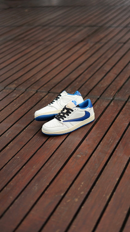 Jordan R1 low travis scott blanco con azul