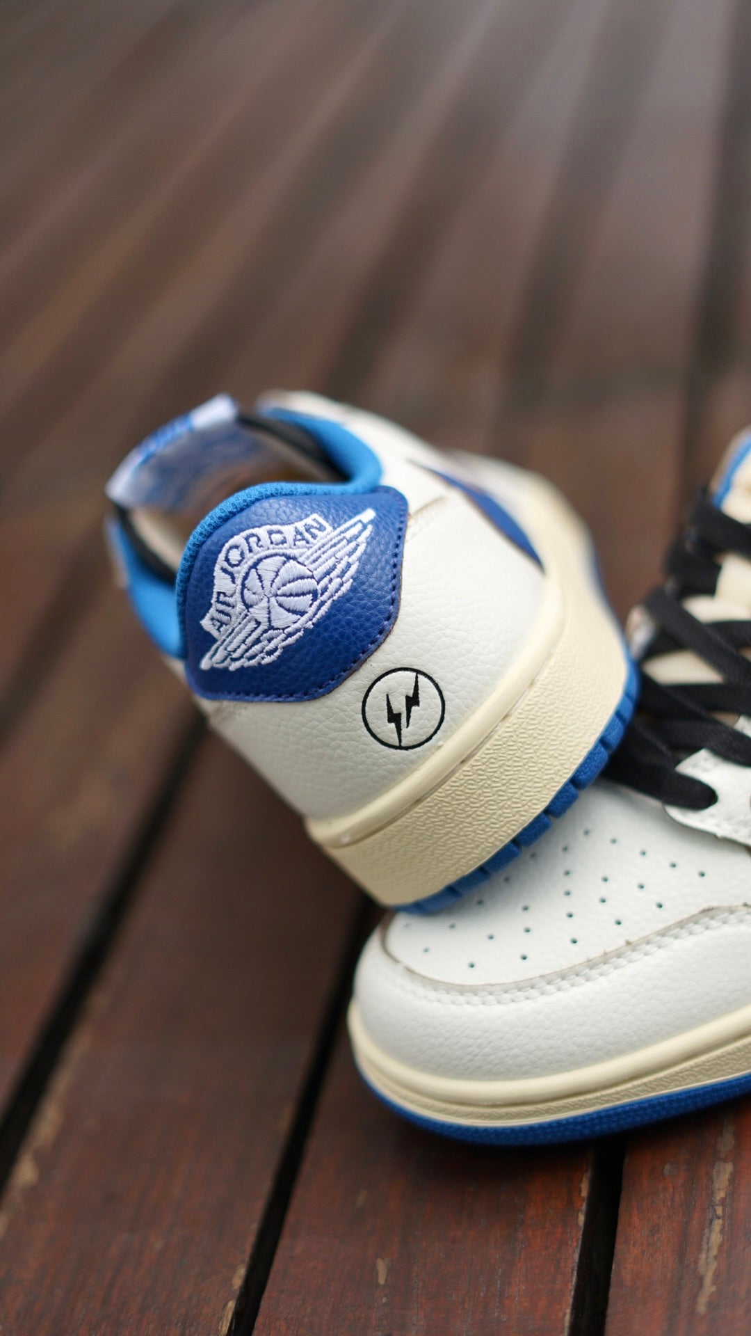 Jordan R1 low travis scott blanco con azul