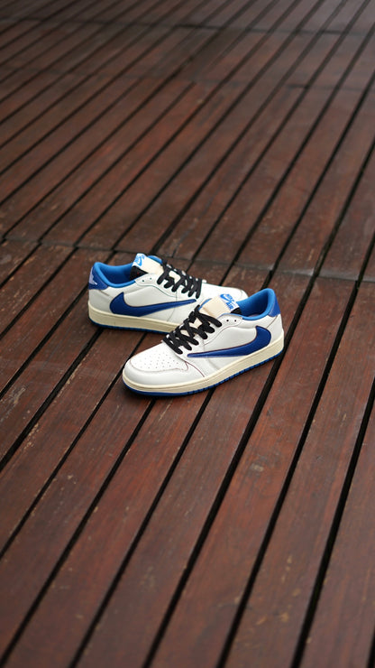 Jordan R1 low travis scott blanco con azul
