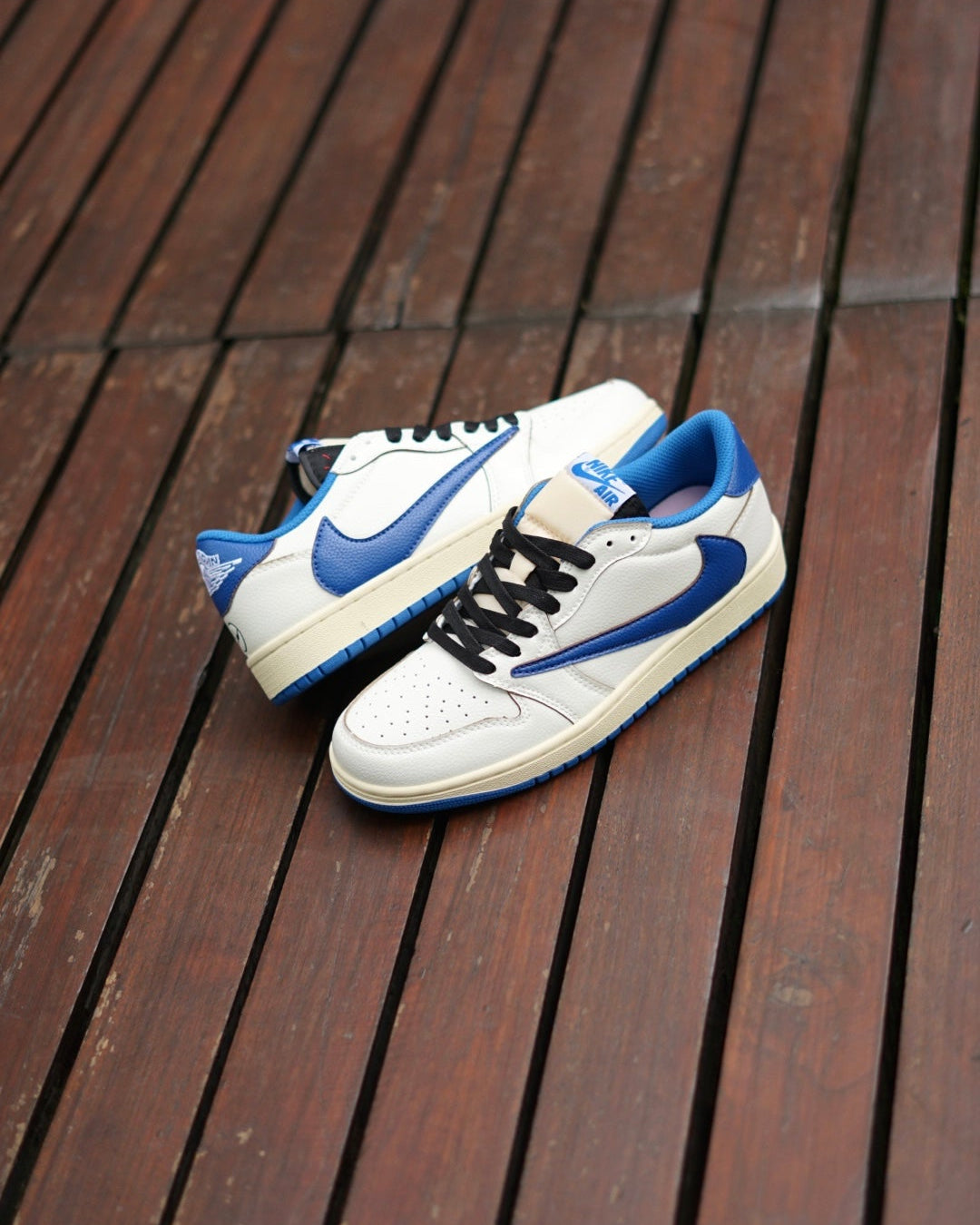 Jordan R1 low travis scott blanco con azul