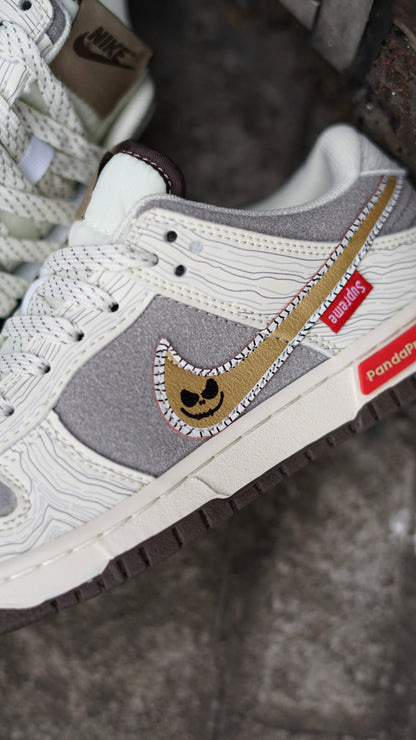 Nike sb dunk low supreme world famous
