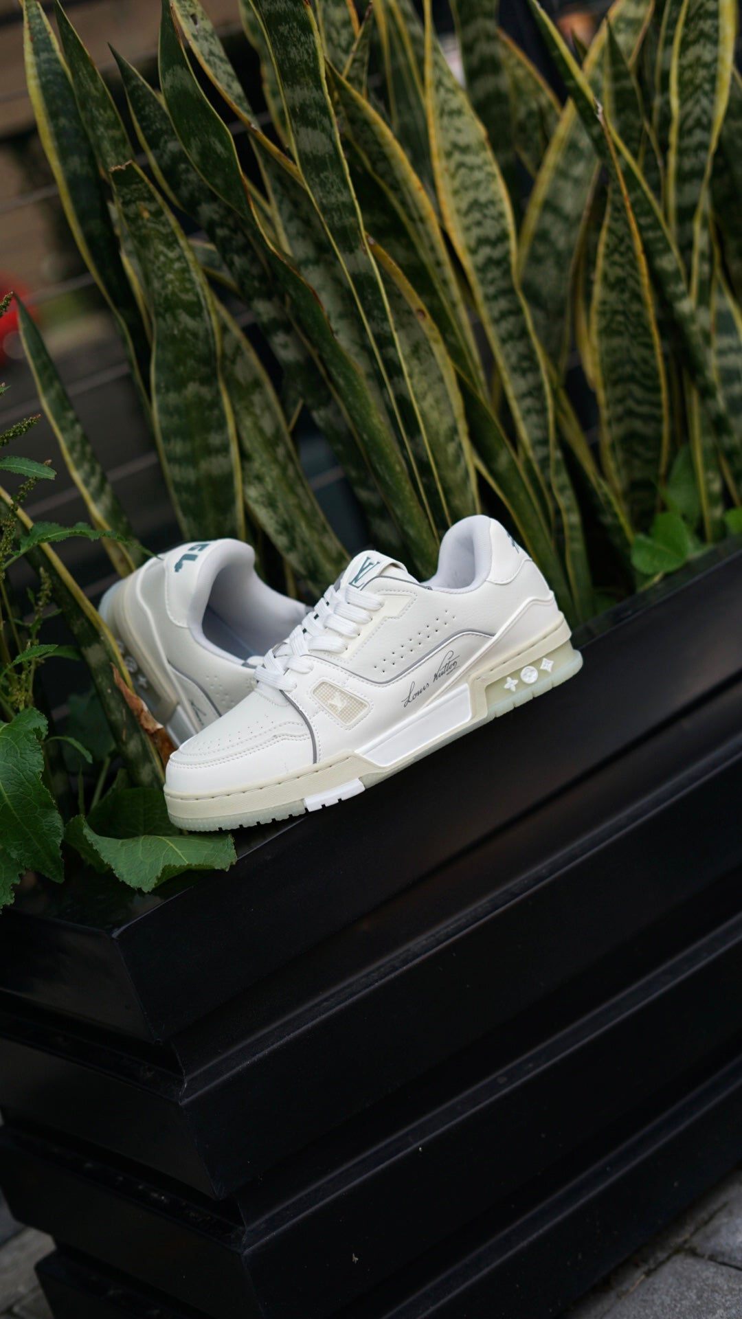 LOUIS VUITTON BEIGE