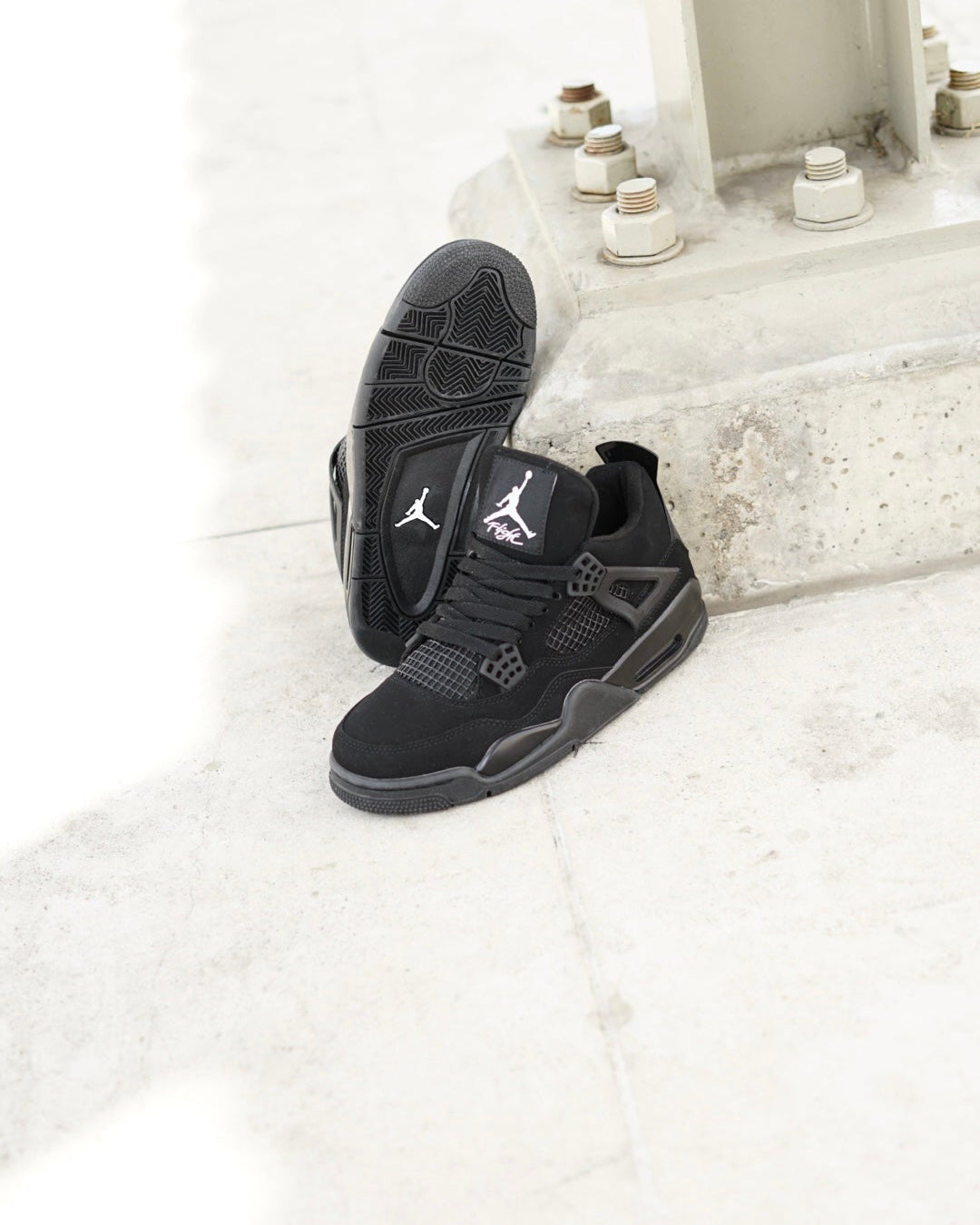 Jordan R4 black cat