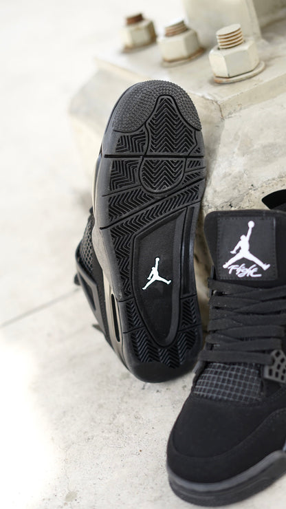 Jordan R4 black cat