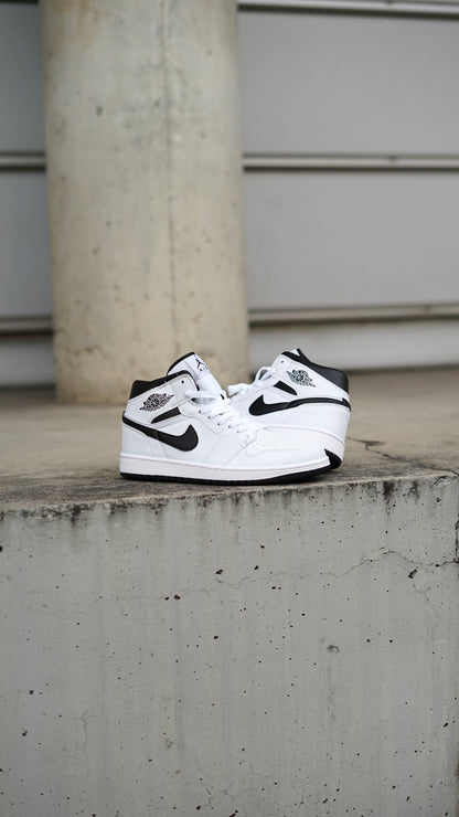 Jordan R1 mid blanco negro