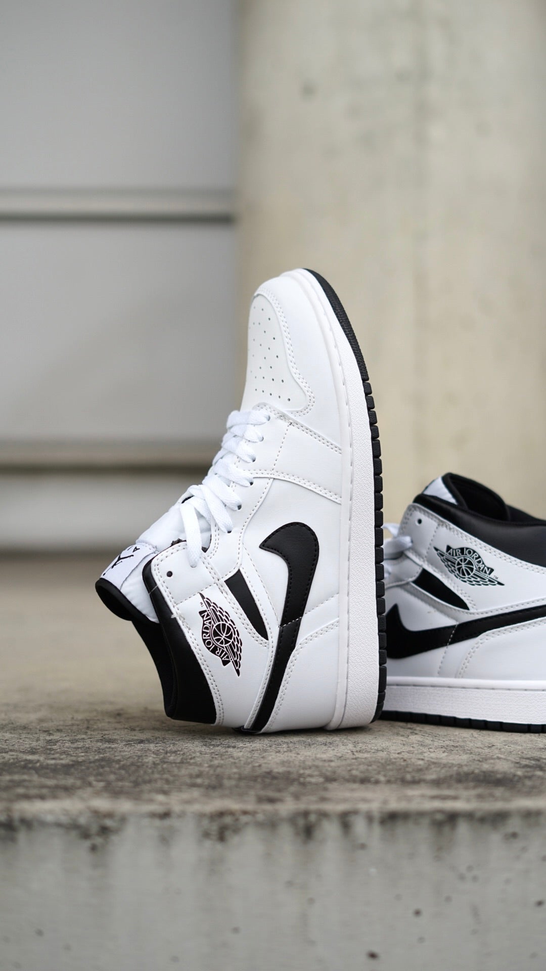 Jordan R1 mid blanco negro