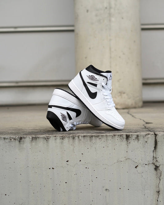 Jordan R1 mid blanco negro
