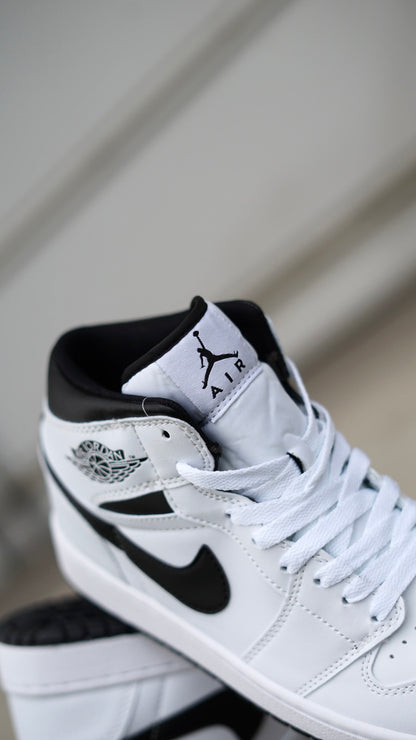 Jordan R1 mid blanco negro