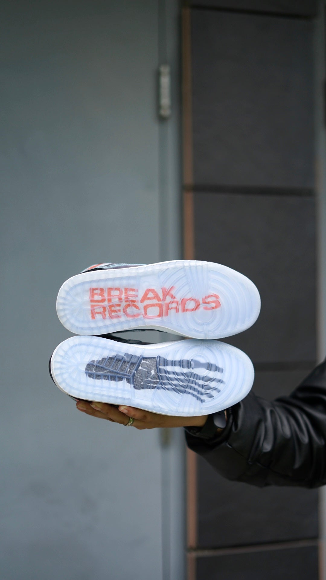 Jordan retro 1 mid ss x-ray