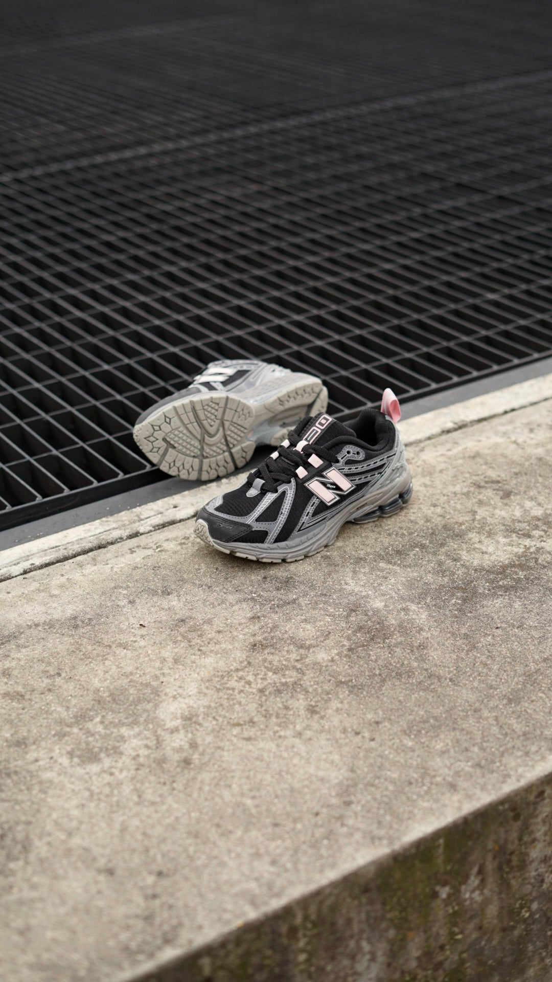 New Balance 1906R Black/Pink